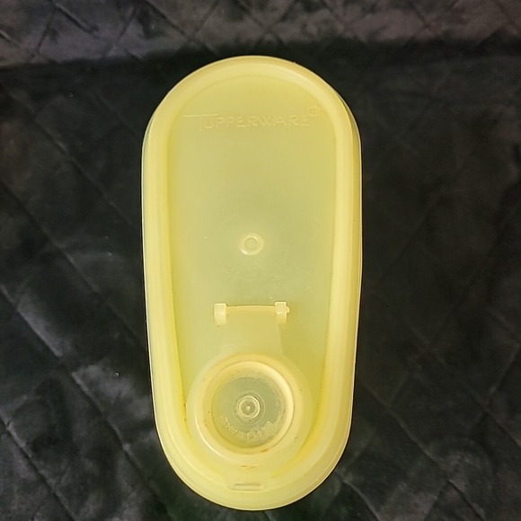 Vintage Tupperware Beverage Buddy Pitcher 1 Qt w Lid Yellow 792 793 - Picture 3 of 11